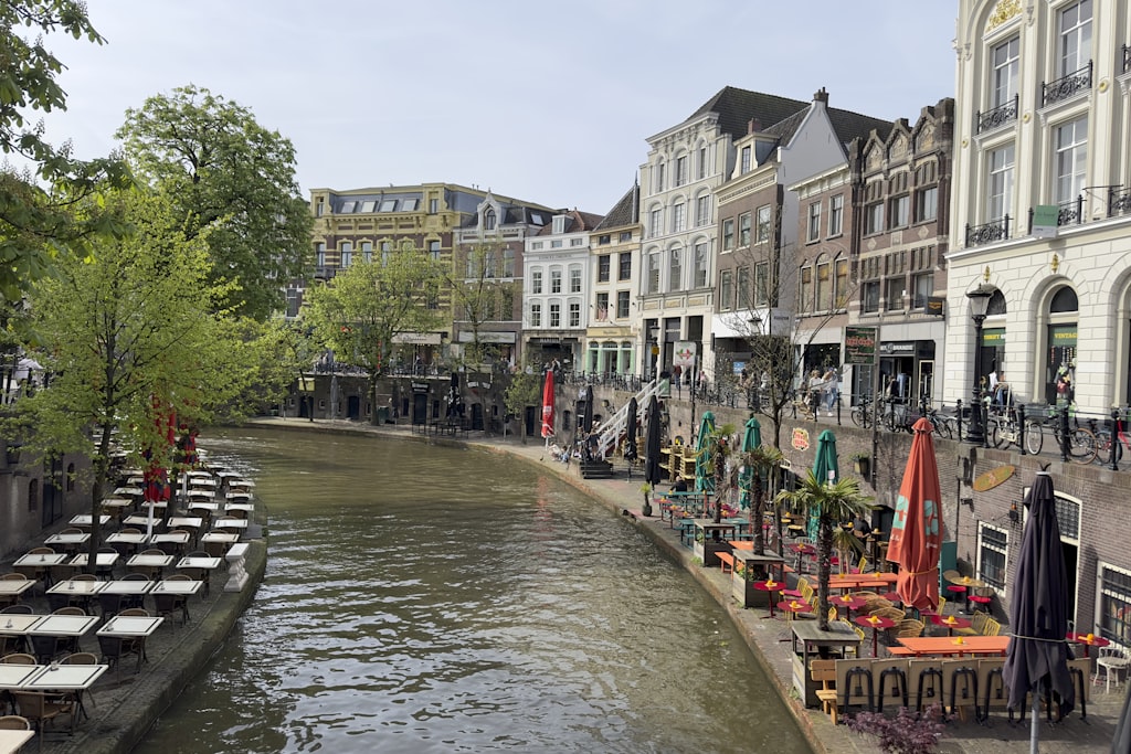 Oudegracht met werfkelders in de Binnenstad van Utrecht