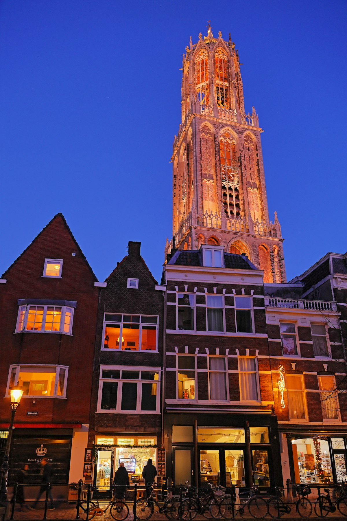 Domtoren en Oudegracht in Utrecht