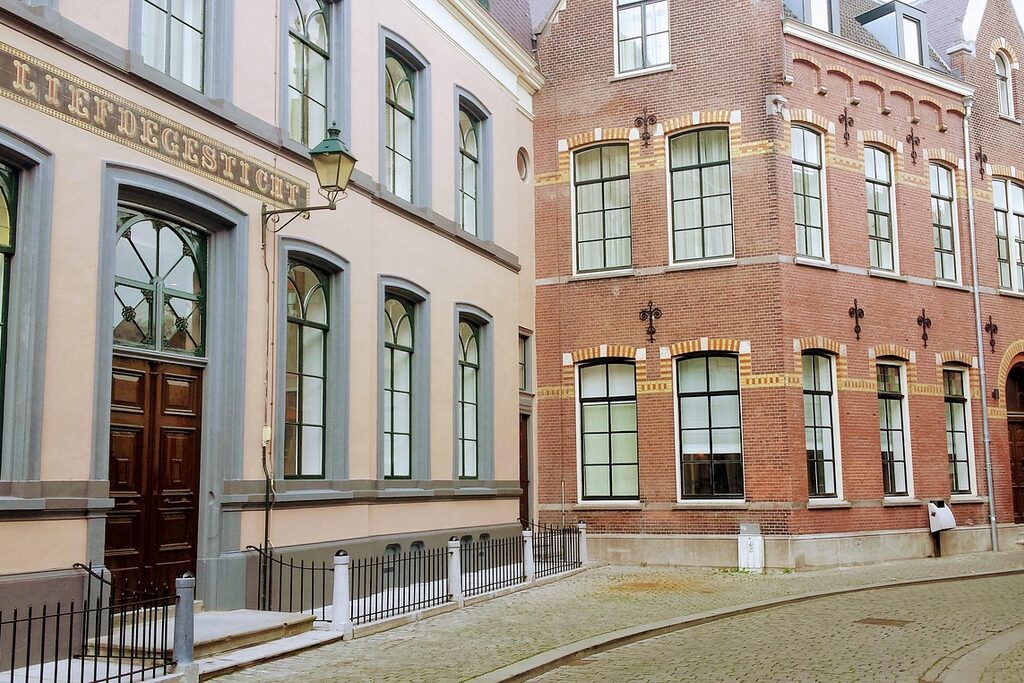 Village atmosphere in Ginneken, Breda Oost, with the Ginnekenmarkt